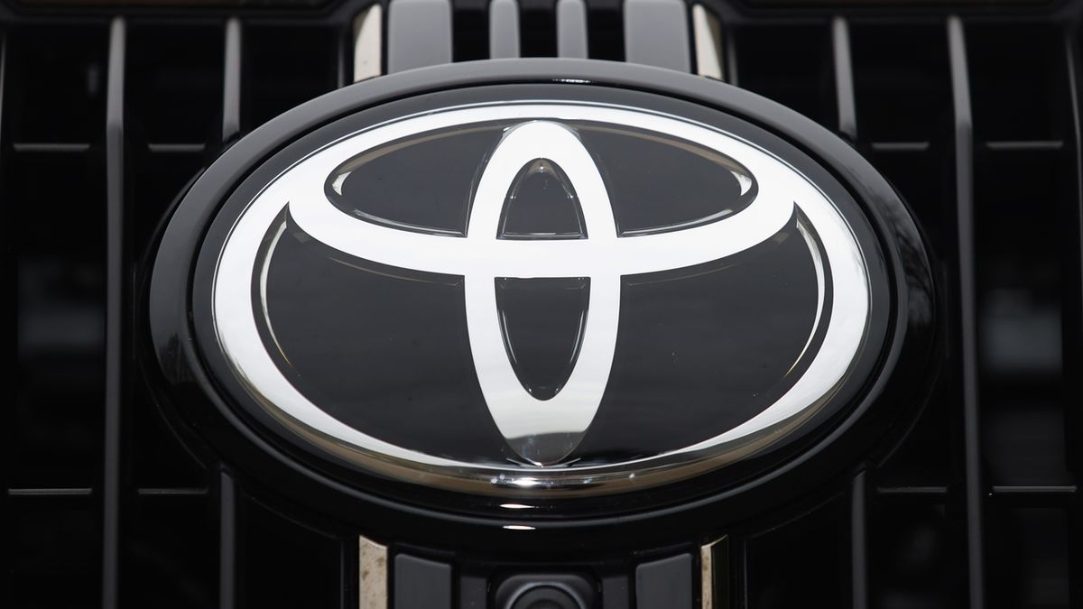 Elektromobily jsou přeceňované, říká šéf Toyoty